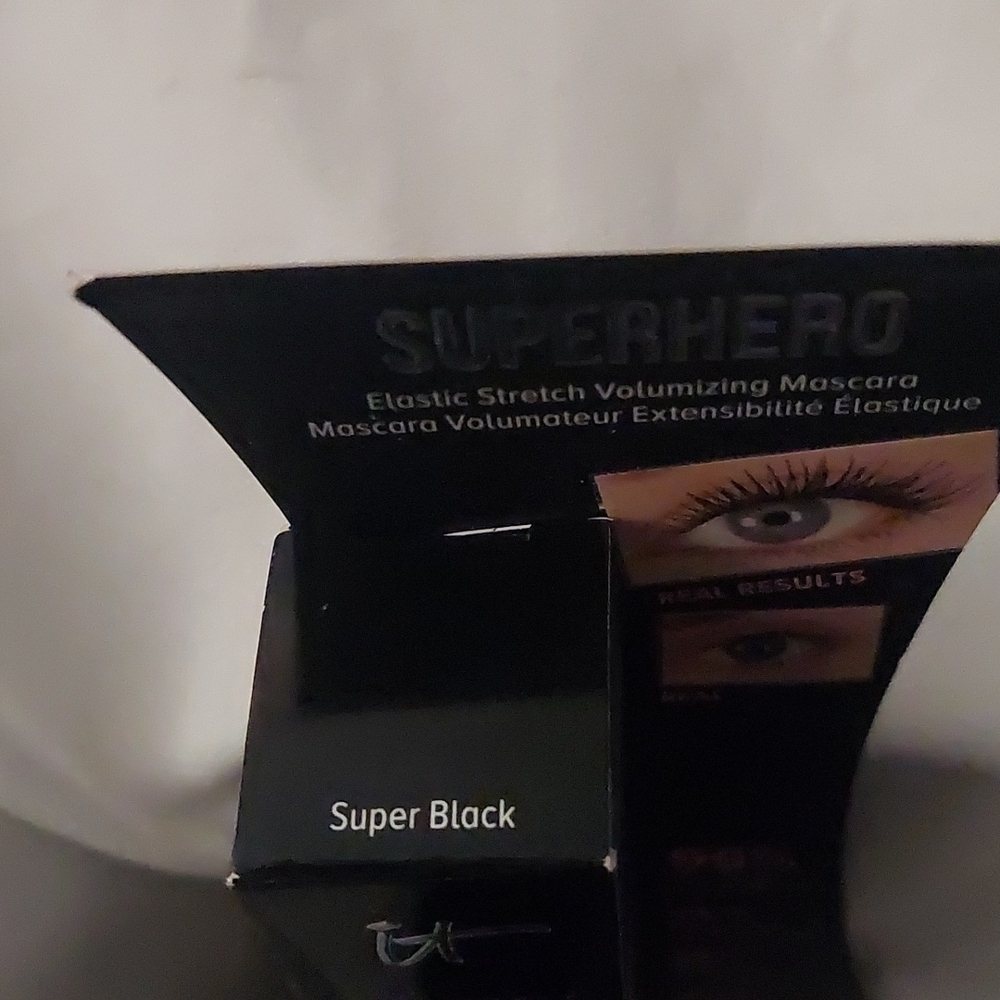 IT Cosmetics superhero elastic stretch volumizing mascara - Picture 3 of 4